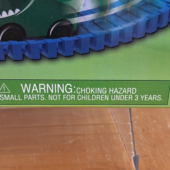 New Unopened Magic Tracks Dino Chompers 172 Pieces 8ft Speedway Kids Playset - Picture 5 of 9